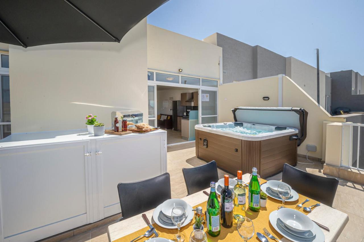 Summer Breeze Penthouse With Private Hot Tub & Terrace With Panoramic Views, By Getawaysmalta 梅利哈 外观 照片