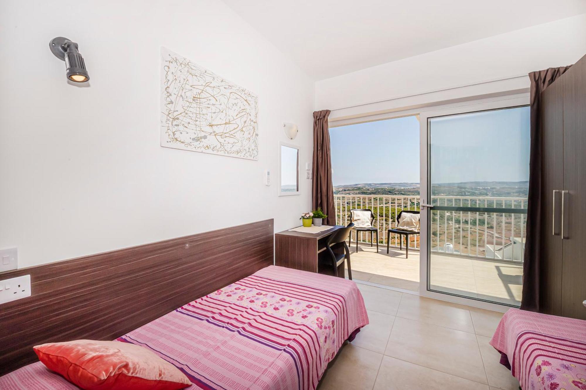 Summer Breeze Penthouse With Private Hot Tub & Terrace With Panoramic Views, By Getawaysmalta 梅利哈 外观 照片