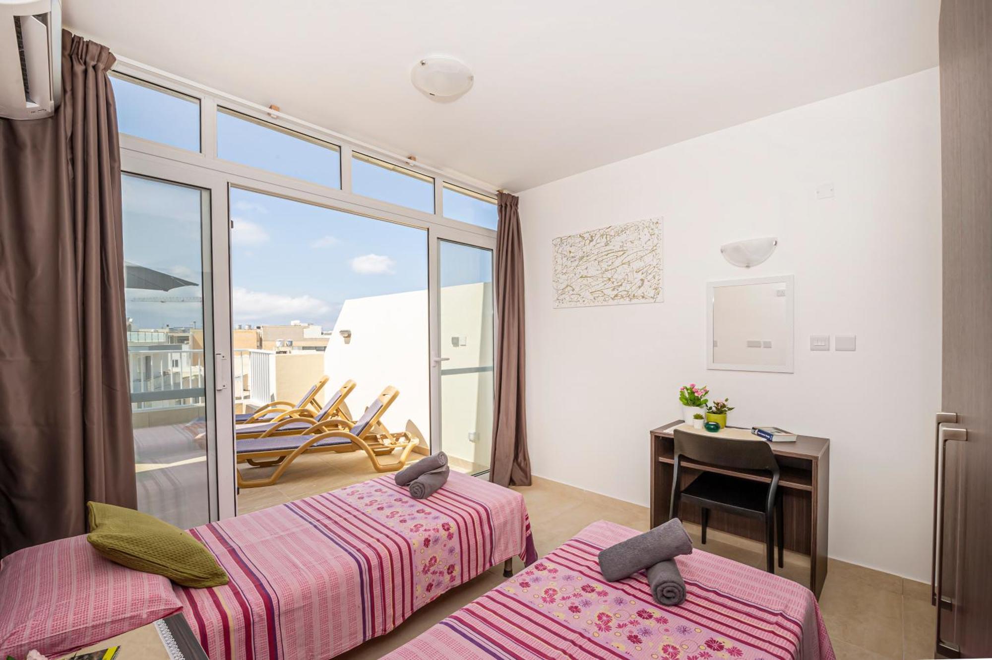 Summer Breeze Penthouse With Private Hot Tub & Terrace With Panoramic Views, By Getawaysmalta 梅利哈 外观 照片